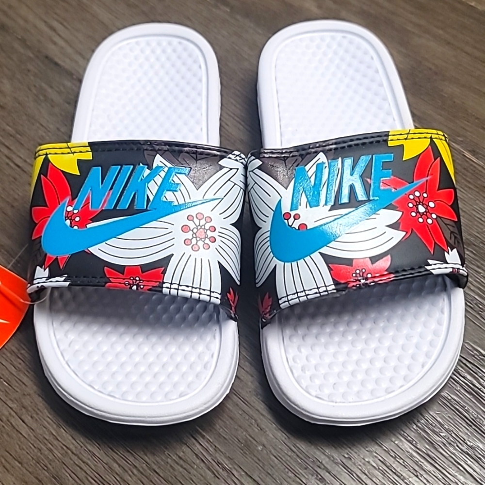 🎉New🎉 Womens Nike Slides - Sandals